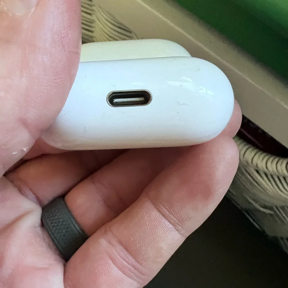 APPLE White Wireless Earbuds CHARGING Case Great Working Condition APPLE ❤️